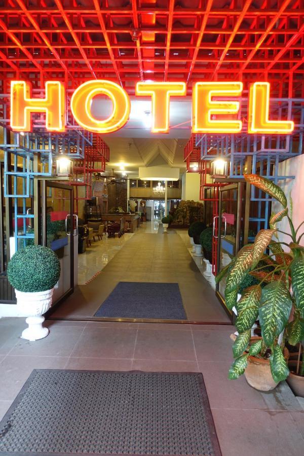 Serene Hotel Pattaya Exterior foto
